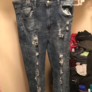 ripped skinny jeans